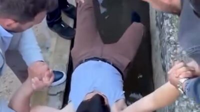 Bolu’nun Göynük ilçesinde bayram namazına gelmeyen kişileri, köylüler tarafından yataklarından