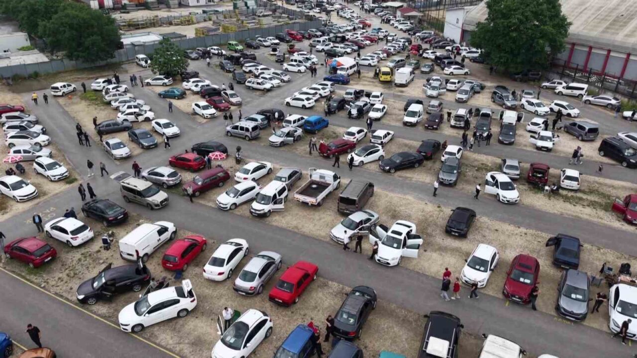 Bursa’da ikinci el otomobil pazarında Kurban Bayramı hareketliliği başladı. Bayrama