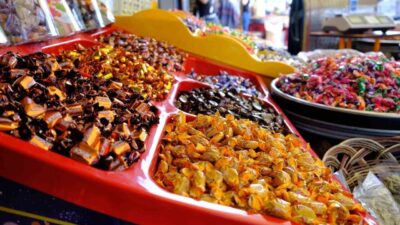Erzincan’da Kurban Bayramı’nın yaklaşmasıyla birlikte çarşı ve marketlerde bayram şekerleri