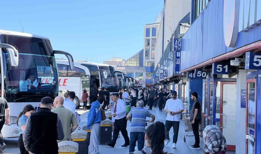 Kurban Bayramı tatilinin son gününde İstanbul’a dönüşe geçen vatandaşlar, 15