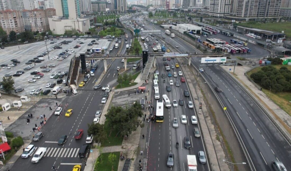 Kurban Bayramı tatili öncesi İstanbul dışına çıkmak isteyenlerin yola çıkmasıyla