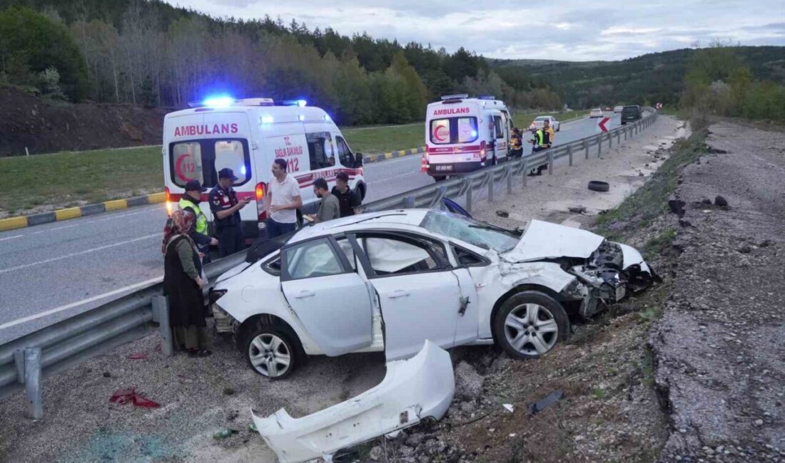 Kastamonu’da lastiğinin patlaması neticesinde takla atan otomobildeki 4 kişi yaralandı.