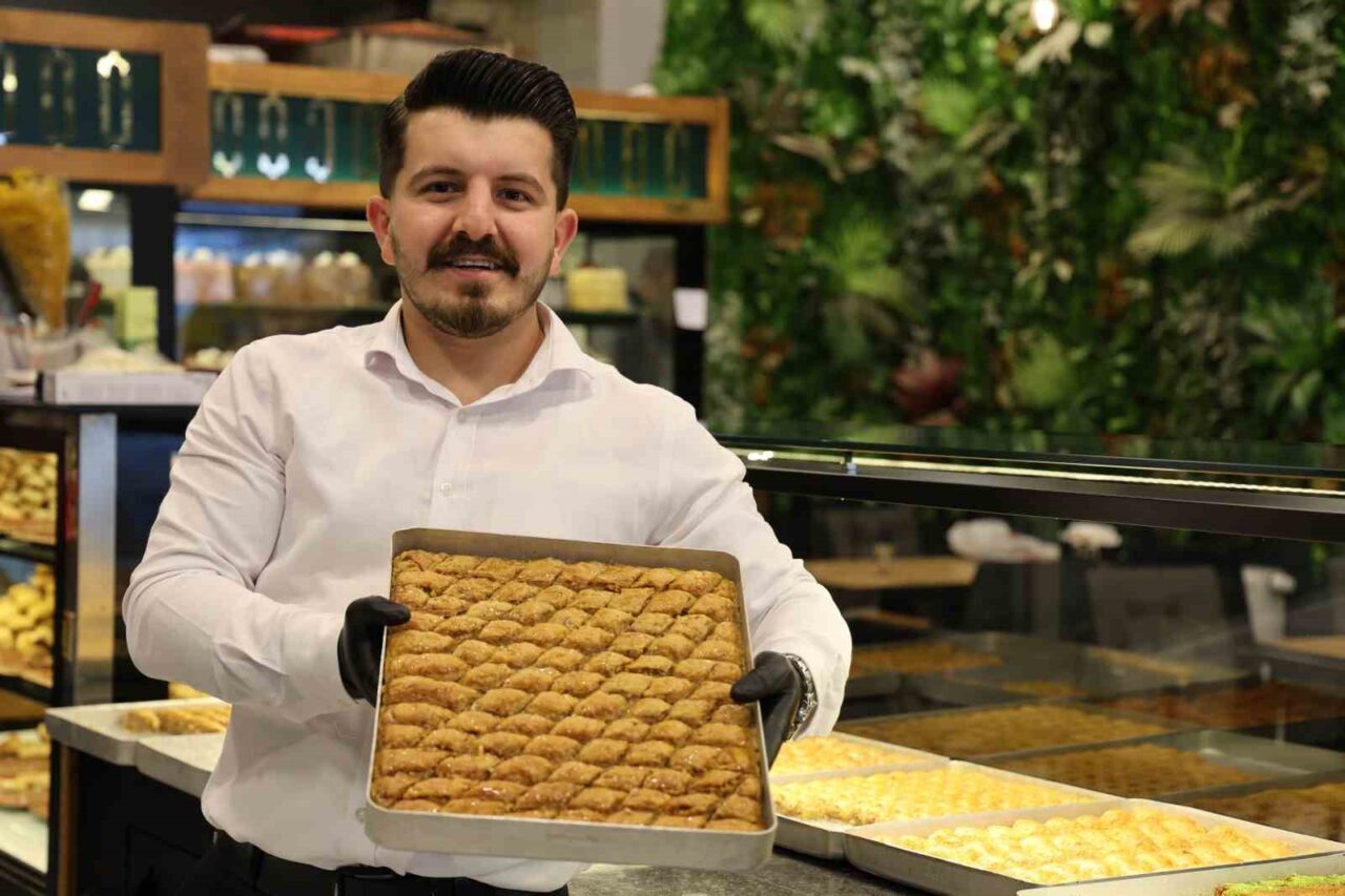 Kurban Bayramı öncesinde tüketicileri uyararak bilgilendirmelerde bulunan tatlı üreticisi Mehmet