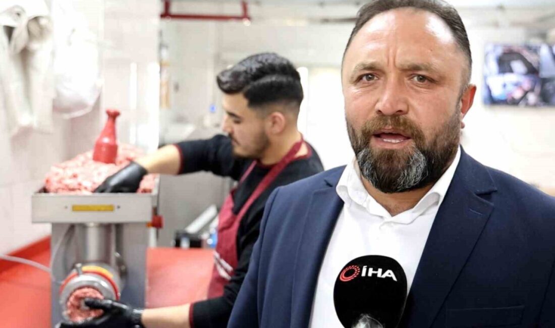 Aksaray’da her yıl Kurban Bayramında sokaklarda et çekenlere ve et