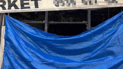 Bayrampaşa’da gece saatlerinde alevlere teslim olan market itfaiye ekipleri tarafından