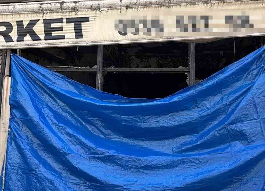 Bayrampaşa’da gece saatlerinde alevlere teslim olan market itfaiye ekipleri tarafından