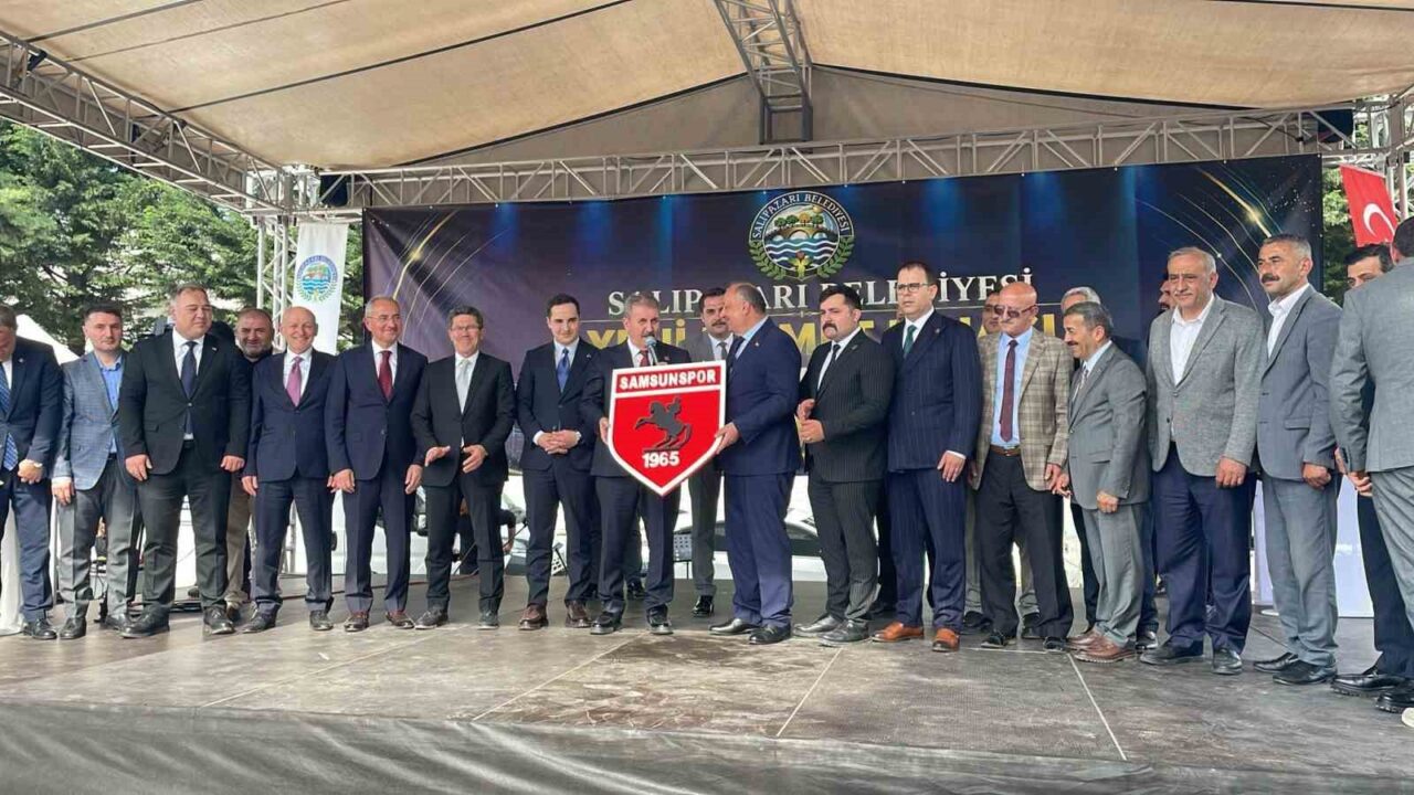 Samsun’a gelen Büyük Birlik Partisi (BBP) Genel Başkanı Mustafa Destici,