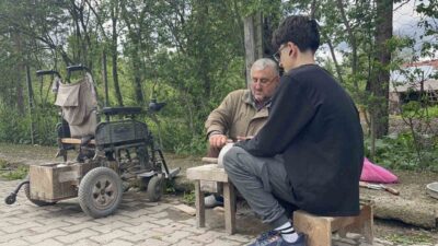 Kastamonu’nun İhsangazi ilçesinde bedensel engelli baba, 5 yıldır oğluyla birlikte