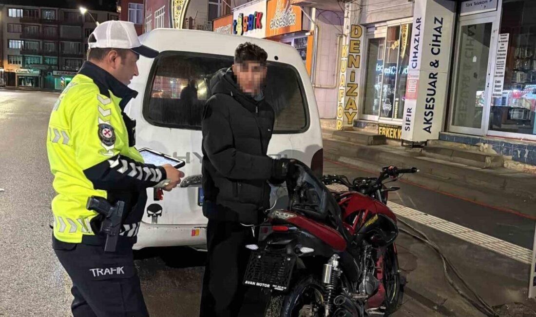 Aksaray’da plakasını söküp trafiğe çıktığı abart egzozlu motosikleti ile bekçilerin