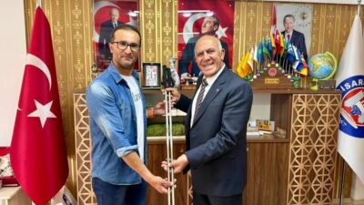 Kütahya’nın Hisarcık Belediye Başkanı Mustafa Demirtaş, başarılı sporcu ve zabıta