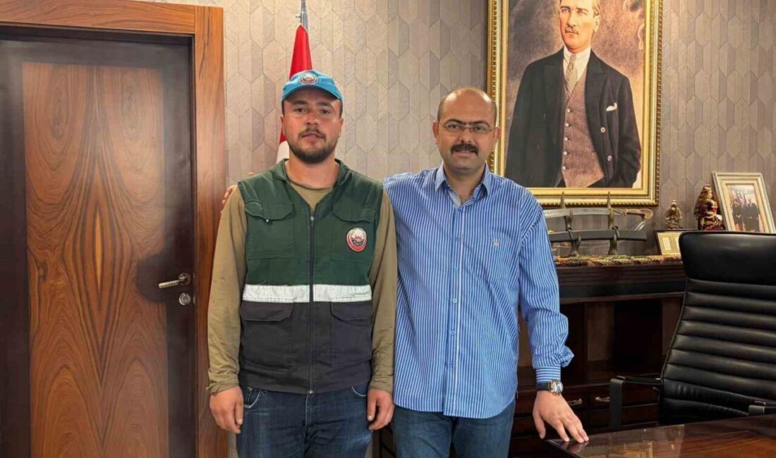 Kastamonu’nun Tosya ilçesinde belediye personeli, çalışma sırasında bulduğu altını belediyeye