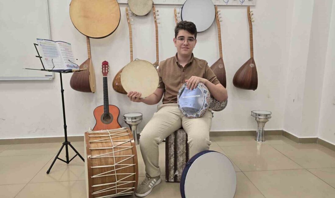 Yozgat’ta yaşayan 14 yaşındaki Orçun Karakılınç’ın beş parmağında beş farklı