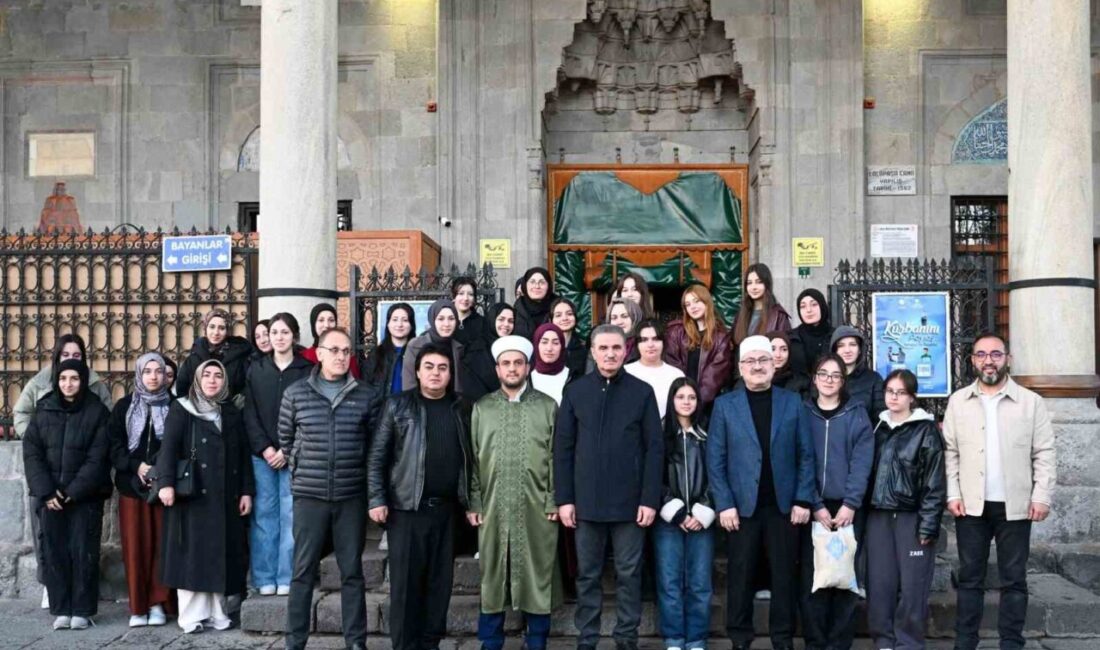 Erzurum Valisi Aydın Baruş, İl Müftüsü Yaşar Çapcı ile birlikte