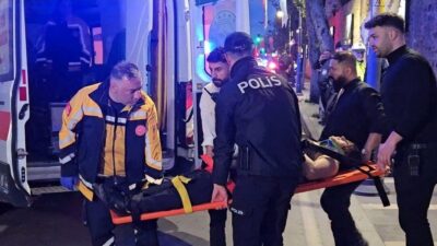 Beşiktaş’ta sabaha karşı iki otomobil kafa kafaya çarpıştı. Kazada 9