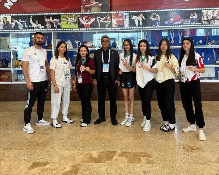 Antalya’da düzenlenen 11. Turkish Open WAKO World Cup’ta mücadele eden