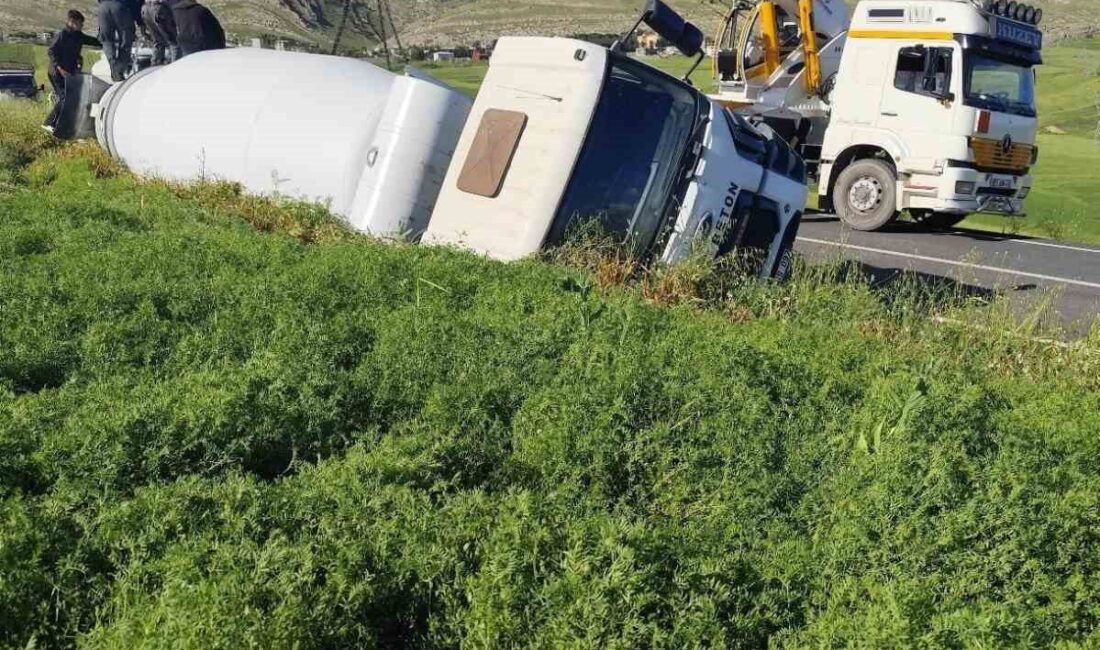 Diyarbakır’ın Silvan ilçesinde beton mikserinin devrildiği kazada sürücü hafif yaralandı.