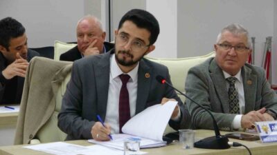Bilecik Belediye Meclisi AK Parti Grup Sözcüsü Onur Şeker, Meclisin