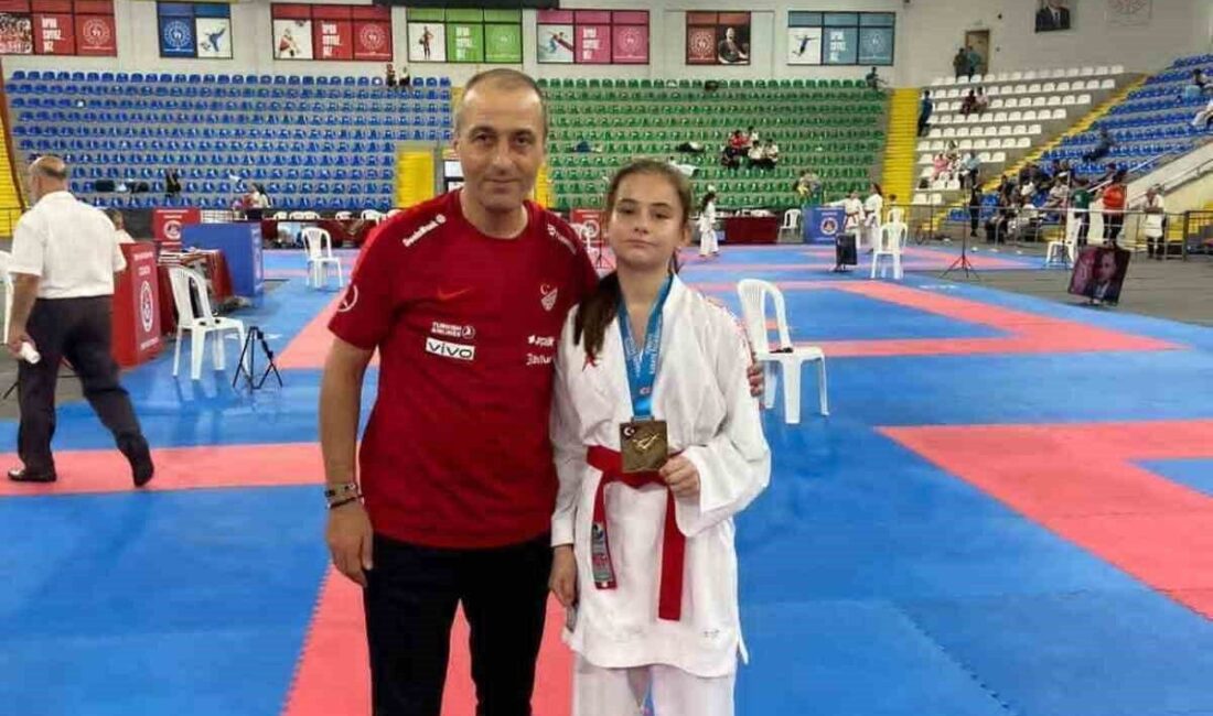 Bilecikli karateci Kübra Beril Culfa, Yıldızlar 44 kilogram kategorisinde ikinci