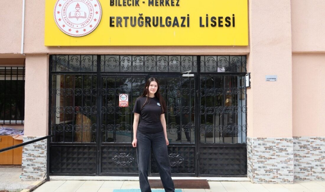 Bilecik Ertuğrulgazi Lisesi öğrencisi Zeynep Halmatov Türkiye birincisi oldu. Millî