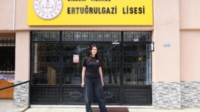 Bilecik Ertuğrulgazi Lisesi öğrencisi Zeynep Halmatov Türkiye birincisi oldu. Millî