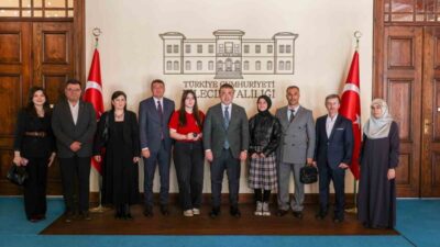 Türkiye birincisi olan Bilecikli öğrenciler, Bilecik Valisi Faik Oktay Sözer