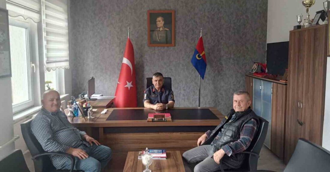 Bilecik’in Pazaryeri ilçesinde jandarma tarafından bayram öncesi dolandırıcılık uyarısı yapıldı.