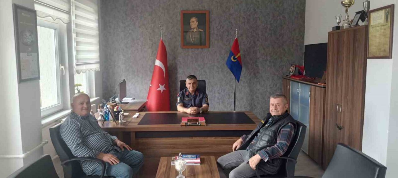 Bilecik’in Pazaryeri ilçesinde jandarma tarafından bayram öncesi dolandırıcılık uyarısı yapıldı.