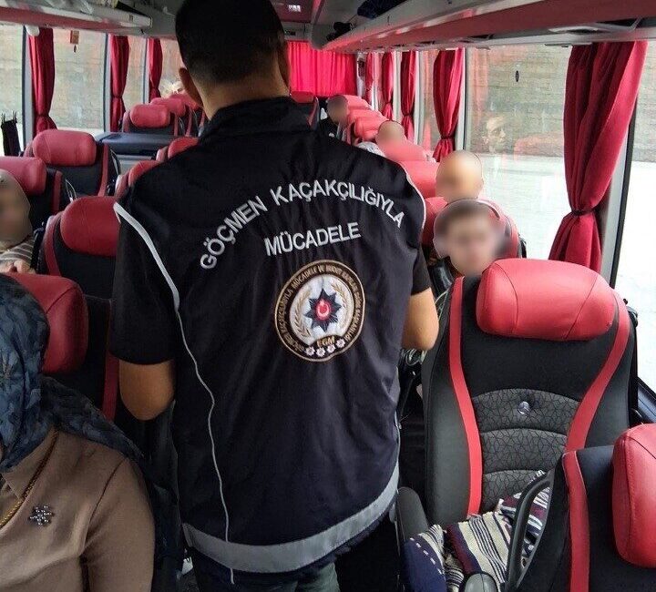 Bilecik İl Emniyet Müdürlüğü ekipleri tarafından kent genelinde düzensiz göçle