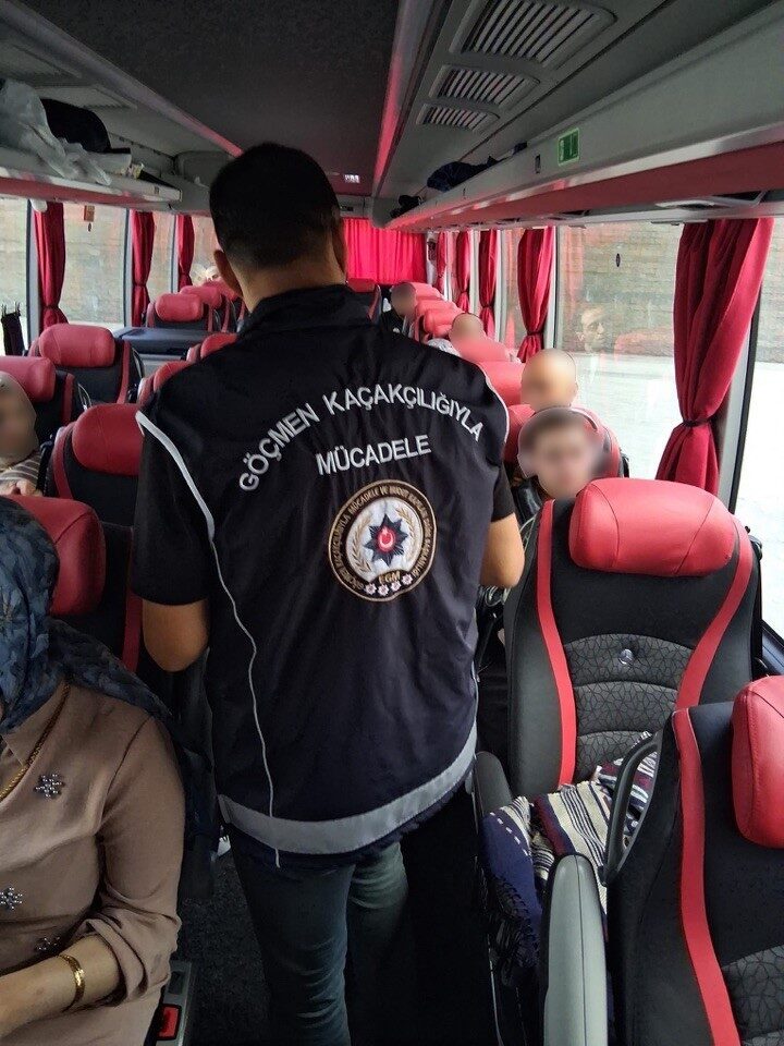 Bilecik İl Emniyet Müdürlüğü ekipleri tarafından kent genelinde düzensiz göçle