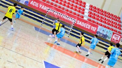 Bilecik’te futsal küçük erkekler çeyrek final müsabakaları sürüyor. Bilecik İstasyon