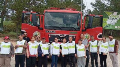 Bilecik’te ‘Orman Benim’ etkinliği kapsamında gençler çöp toplayarak doğaya nefes