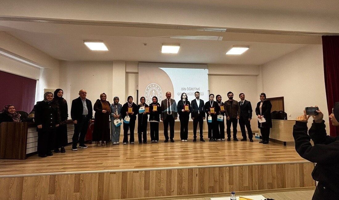 Bilecik’te ‘Kur’an-ı Kerim’i Güzel Okuma Yarışması’ kapsamında dereceye giren öğrencilere