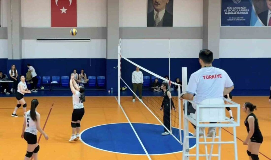 Bilecik’in Pazaryeri ilçesinde liseler arası voleybol müsabakası nefes kesti. Pazaryeri