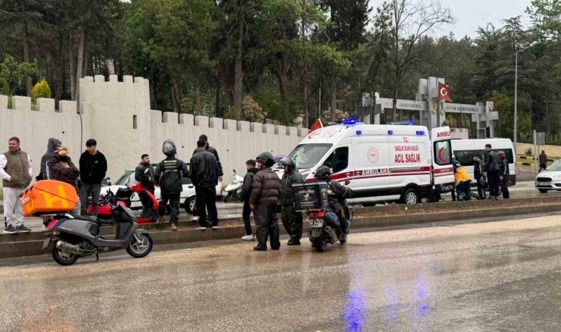 Bilecik’te aynı istikamette seyir halindeki ticari araç ile motosikletin çarpışması