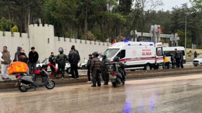 Bilecik’te aynı istikamette seyir halindeki ticari araç ile motosikletin çarpışması