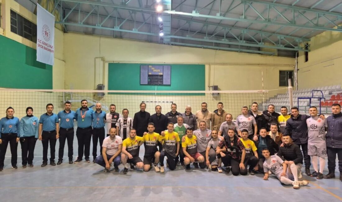 Bilecik’in Yenipazar ilçesinde voleybol turnuvası düzenlendi. Yenipazar ilçesinde gerçekleştirilen turnuva