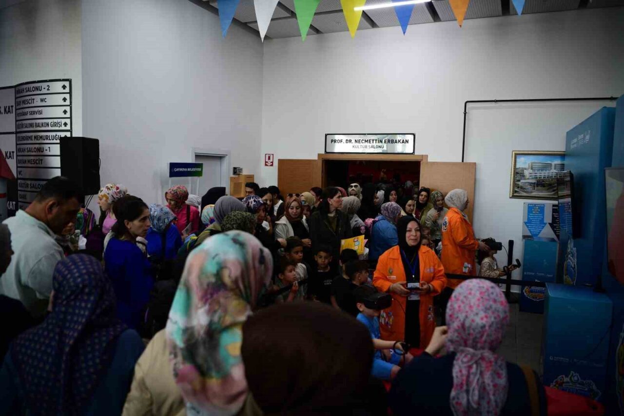 Çayırova’da bu yıl 2’ncisi düzenlenen bilim şenliği, 7’den 70’e her