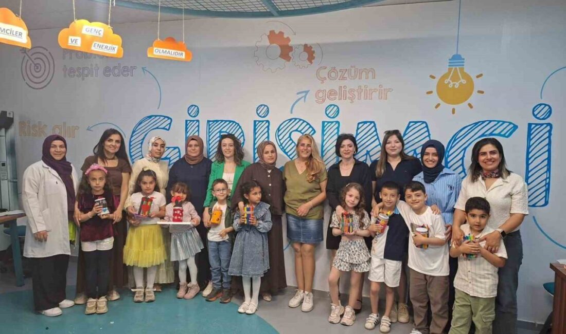 Bilim Yunusemre’de Anneler Günü’ne özel düzenlenen etkinliklerde anneler ve çocuklar