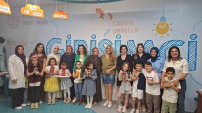 Bilim Yunusemre’de Anneler Günü’ne özel düzenlenen etkinliklerde anneler ve çocuklar