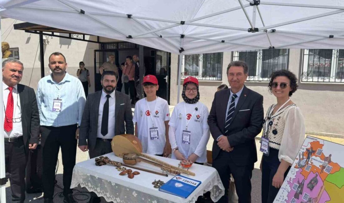 Manisa’da Akşemseddin Ortaokulu tarafından düzenlenen TÜBİTAK 4006 Bilim Fuarı, öğrencilerin