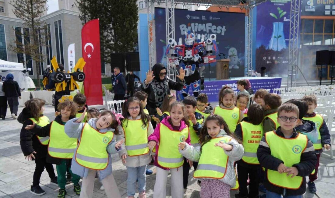 Samsun Büyükşehir Belediyesi (SBB) öncülüğünde düzenlenen “BİLİMFEST”, açılış töreni ile