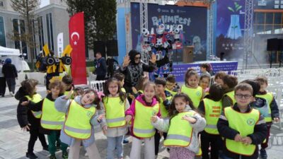 Samsun Büyükşehir Belediyesi (SBB) öncülüğünde düzenlenen “BİLİMFEST”, açılış töreni ile