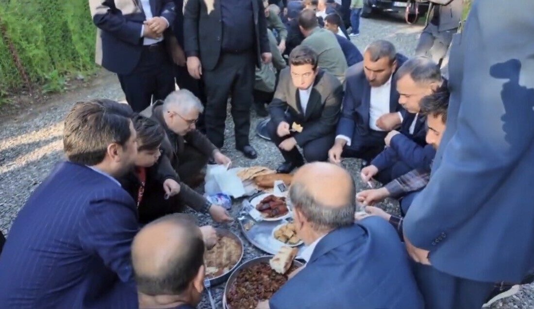 Bingöl’de Kurban Bayramı bayramlaşmasında asırlık divan geleneği yaşatıldı. Bingöl Valisi
