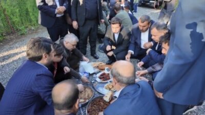 Bingöl’de Kurban Bayramı bayramlaşmasında asırlık divan geleneği yaşatıldı. Bingöl Valisi
