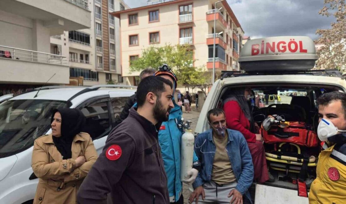 Bingöl’de bodrum katta çıkan yangın sonrasında dumanlar binayı sararken, 13