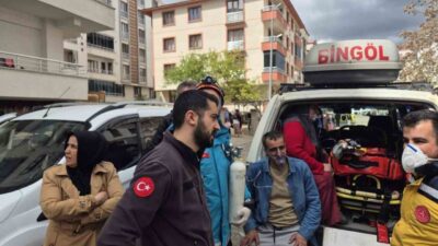 Bingöl’de bodrum katta çıkan yangın sonrasında dumanlar binayı sararken, 13
