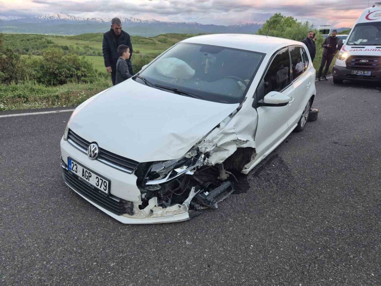 Bingöl’de iki aracın çarpışması sonucu meydana gelen trafik kazasında 9