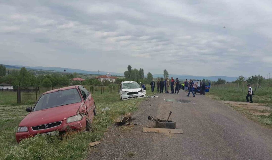 Bingöl’de otomobil ve hafif ticari aracın çarpışması sonucu meydana gelen