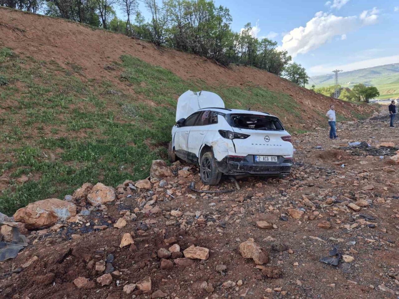 Bingöl’de meydana gelen trafik kazasında, 6 kişi yaralandı. Kaza, Bingöl-Muş