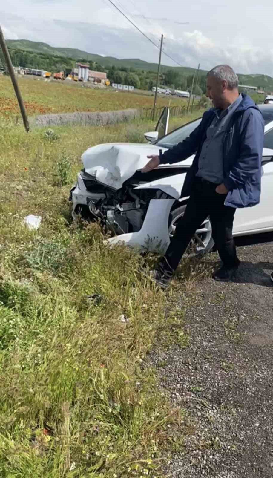Bingöl’de 3 aracın karıştığı zincirleme trafik kazasında 1 kişi yaralandı.